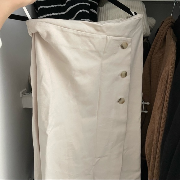 Aritzia Babaton Billy Skirt - Picture 4 of 9